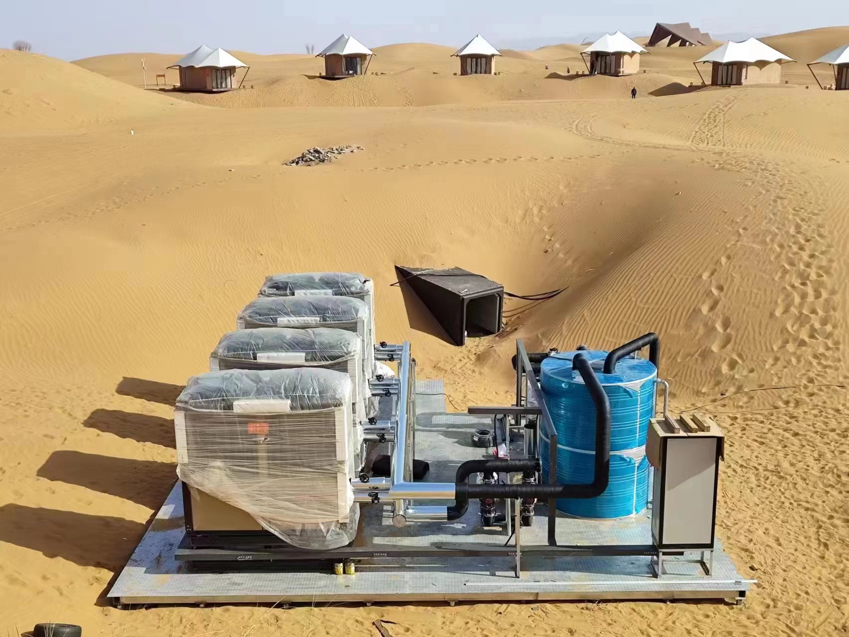 Hien heat pumps were selected for the first air-source heat pump project in the desert five-star hotel. Romantic!