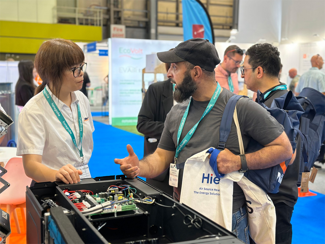 Hien at Installer Show4