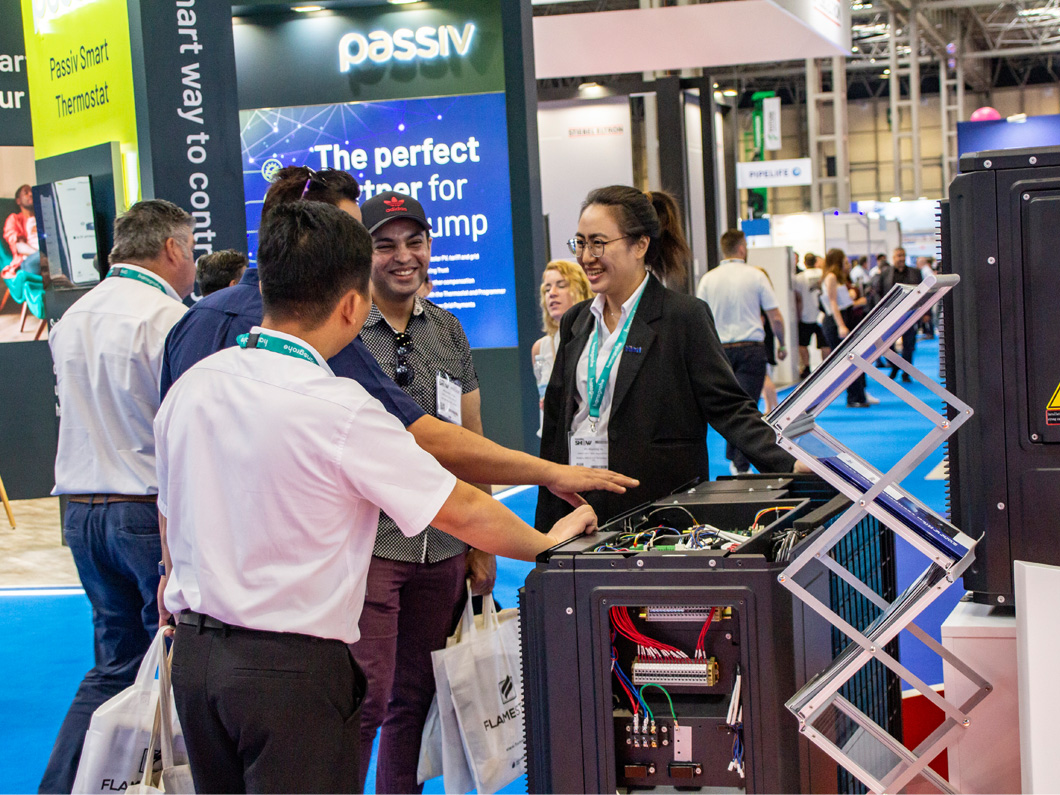 Hien at Installer Show5